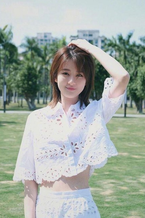 揭秘娱乐圈吃瓜热潮：微博号与封面设计背后的故事